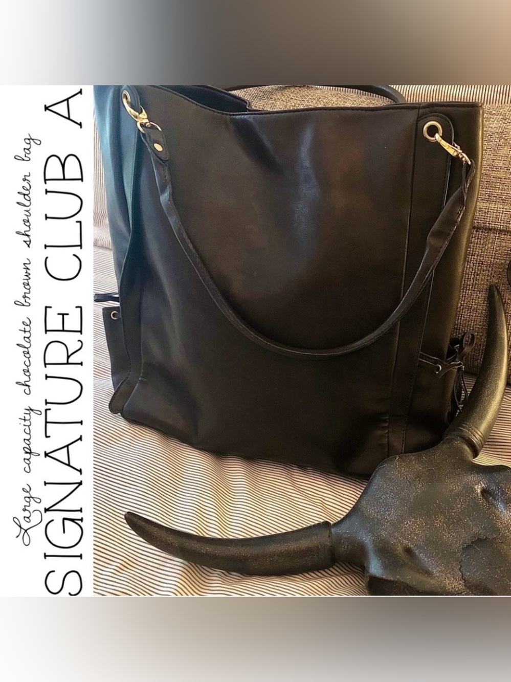 Signature Club A Large Capacity Shoulder Bag